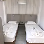 Marine Hotel *