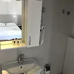 Marine Hotel *